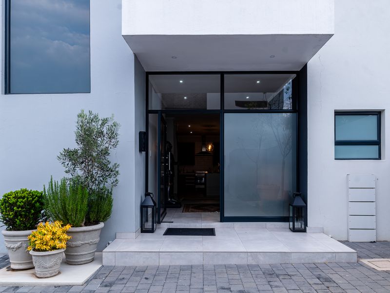 Luxury Townhouse in Lynnwood Glen, Pretoria - Photo 3