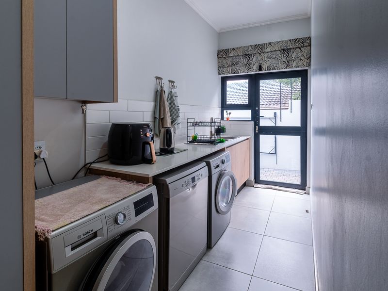 Luxury Townhouse in Lynnwood Glen, Pretoria - Photo 9