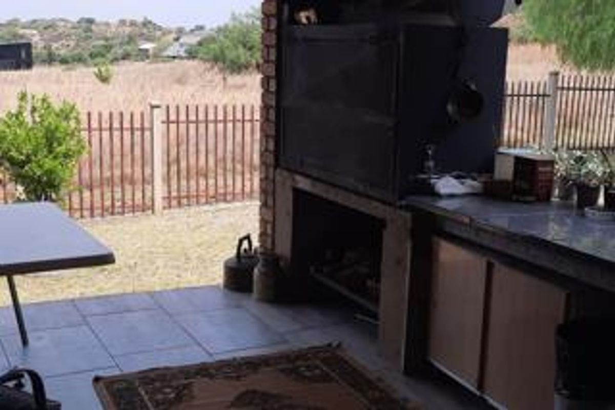 Low-Maintenance Facebrick Home in Scenic Vaaloewer - Photo 4