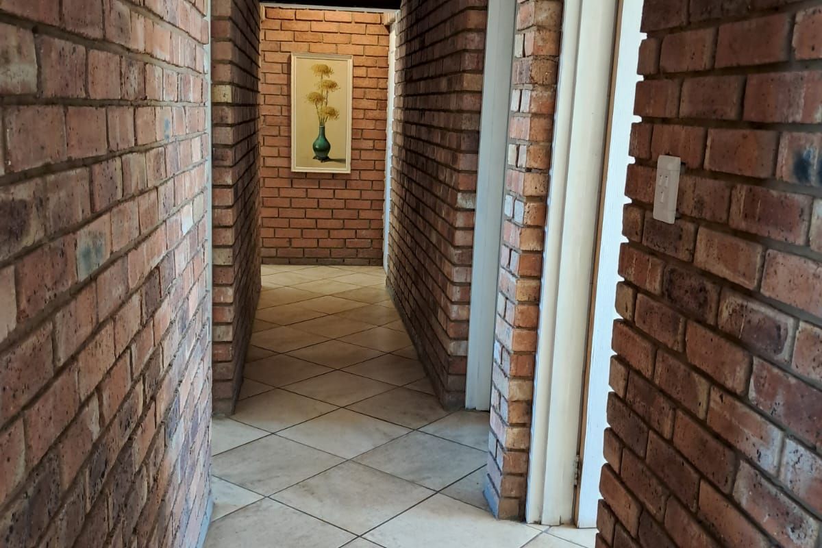 Low-Maintenance Facebrick Home in Scenic Vaaloewer - Photo 5