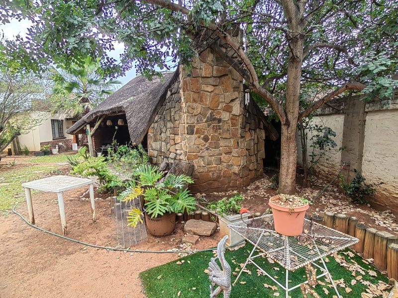 Thatch family home for sale in Parys - Photo 5