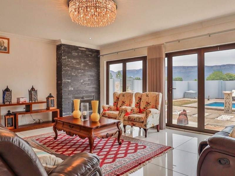 ELEGANT 6-BEDROOM HOME IN PRESTIGIOUS ESTATE - Photo 2