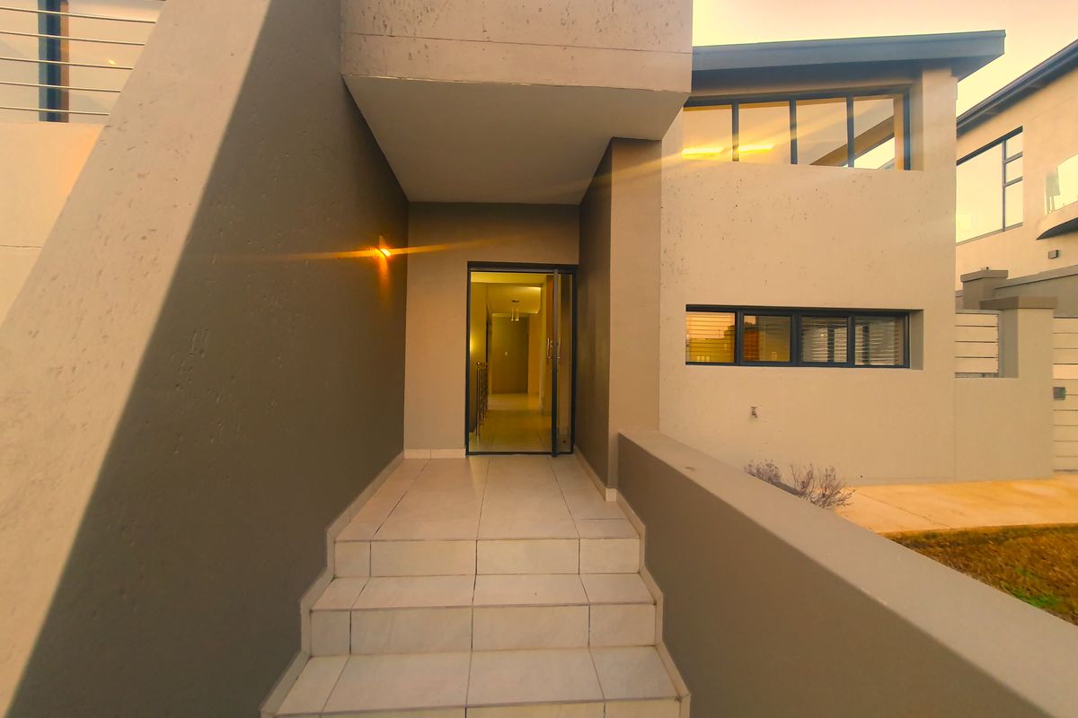 Front row sea retreat - Photo 3