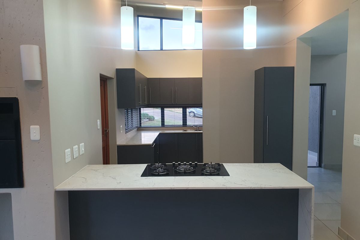 Front row sea retreat - Photo 5