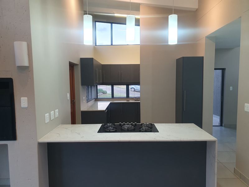 Front row sea retreat - Photo 5