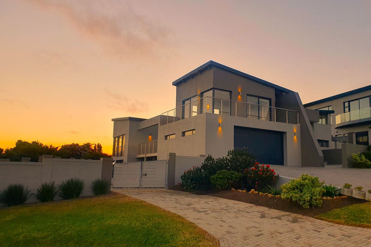 Front row sea retreat - Photo 2