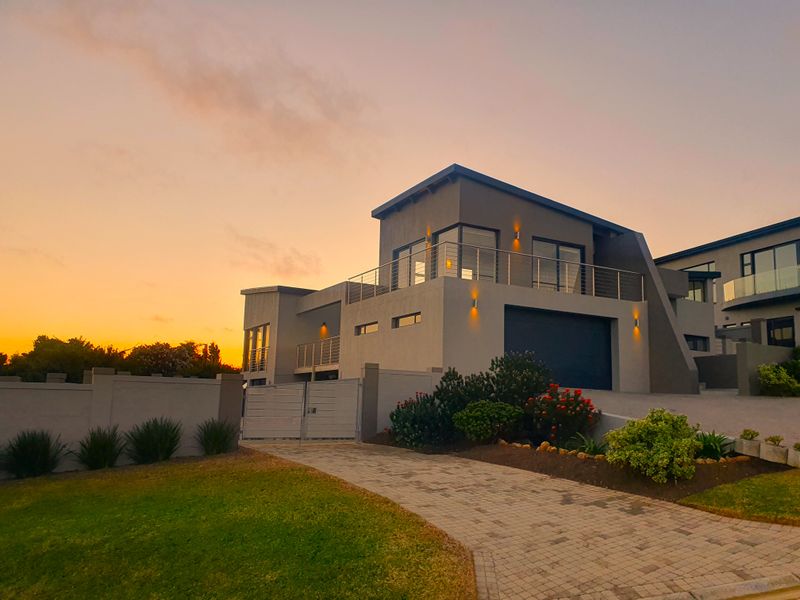 Front row sea retreat - Photo 2