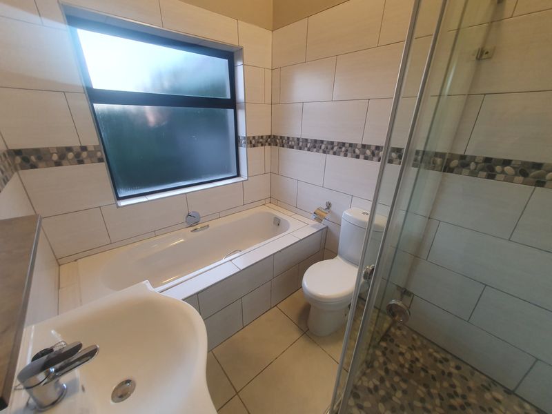 Front row sea retreat - Photo 10