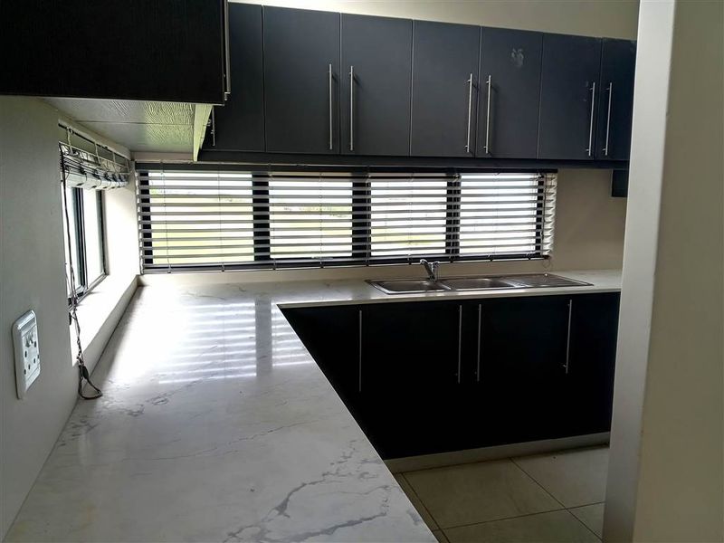 Front row sea retreat - Photo 6