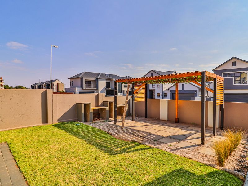 Distress Auction Bidding to start from R2 500 000.00 - Photo 10