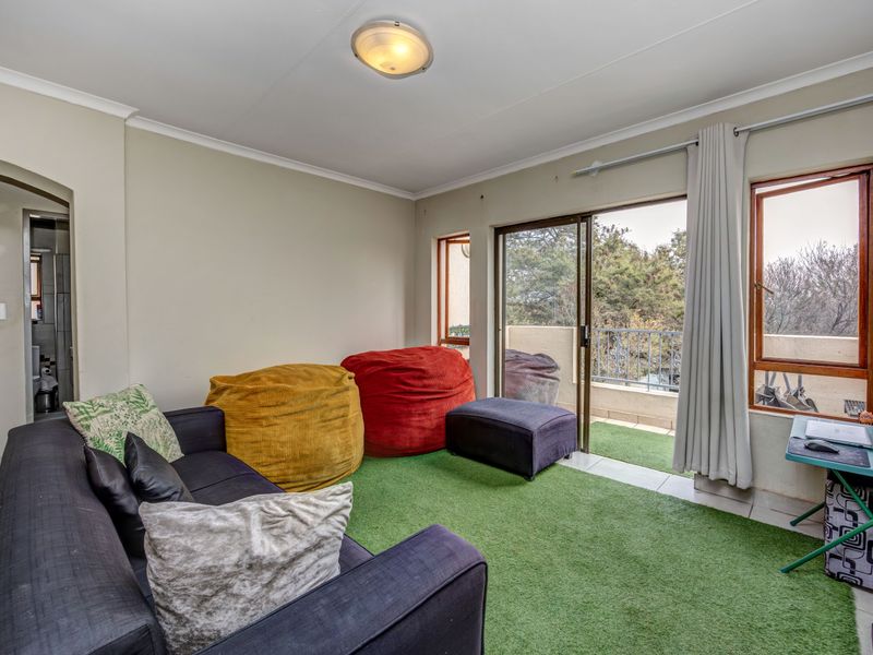 Stunning 2 bedroom 1 Bath sectional title for sale in Eagle Trace Estate, Sandton - Photo 5