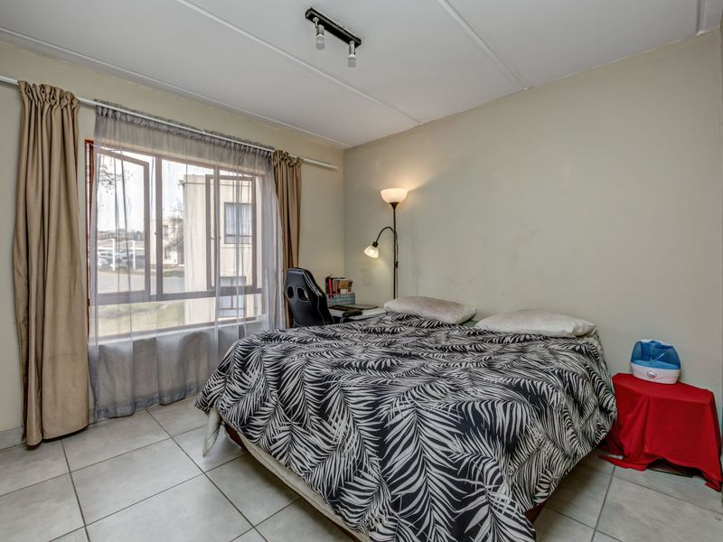 Stunning 2 bedroom 1 Bath sectional title for sale in Eagle Trace Estate, Sandton - Photo 9