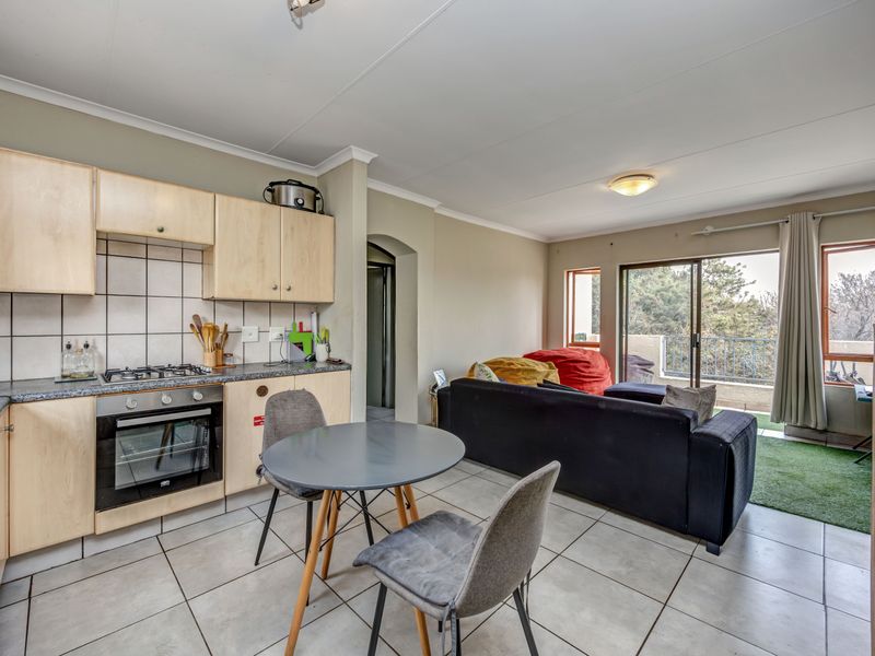 Stunning 2 bedroom 1 Bath sectional title for sale in Eagle Trace Estate, Sandton - Photo 8