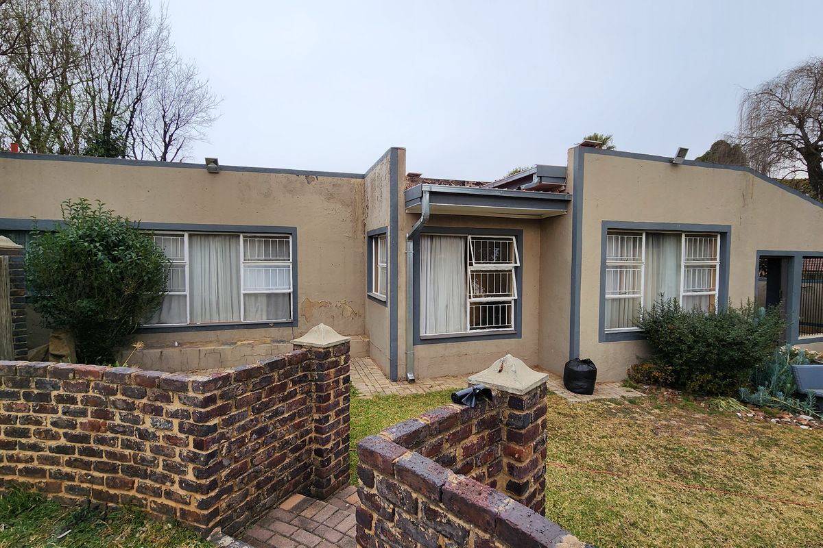 Spacious Family Home Offering Comfort, Style and Ample Living Space - Photo 2