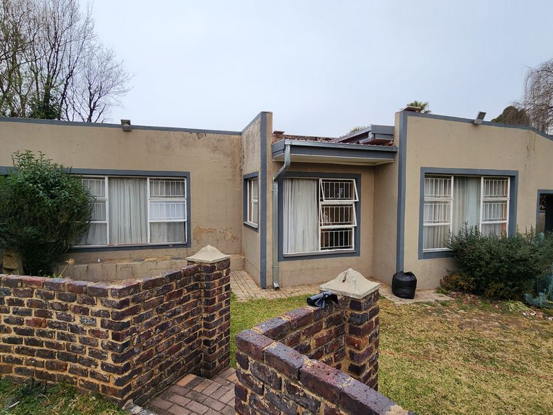 Spacious Family Home Offering Comfort, Style and Ample Living Space - Photo 2