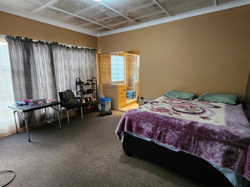 Spacious Family Home Offering Comfort, Style and Ample Living Space - Photo 9