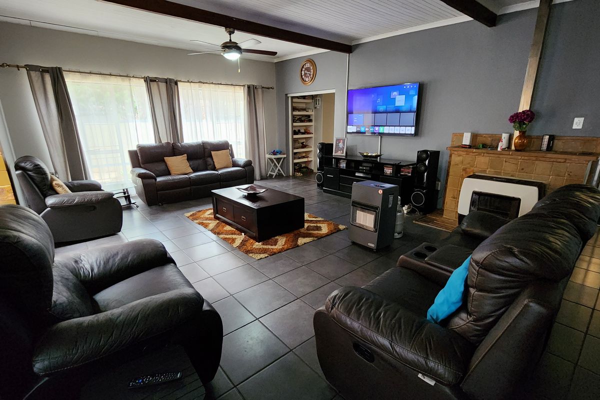 Spacious Family Home Offering Comfort, Style and Ample Living Space - Photo 3