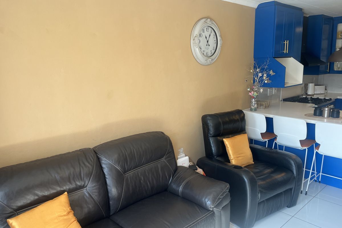 3 Bedroom Simplex for Sale in Albertsdal - Photo 5