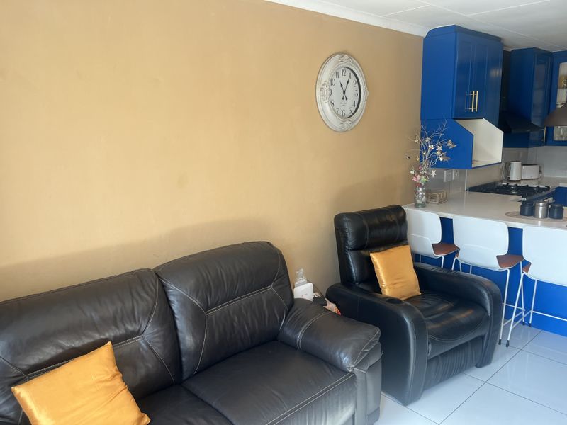 3 Bedroom Simplex for Sale in Albertsdal - Photo 5