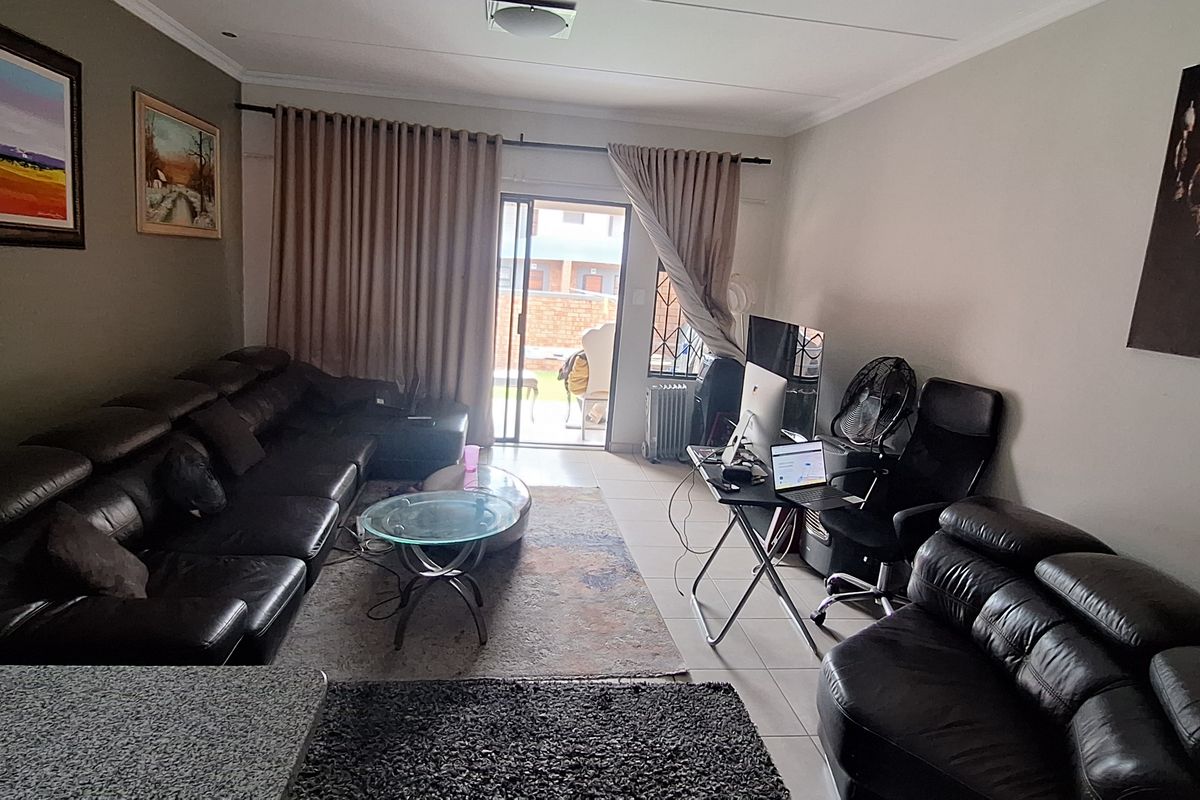 Charming apartment for sale in Noordwyk, Midrand – perfect for first-time buyers! - Photo 2