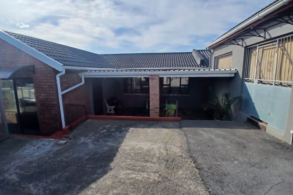 Serene Haven in Gompo East London: A Secure and Stylish Home - Photo 5