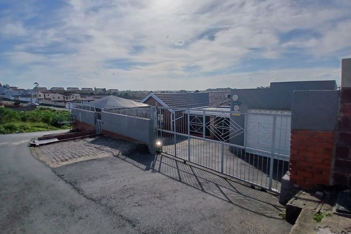 Serene Haven in Gompo East London: A Secure and Stylish Home - Photo 4