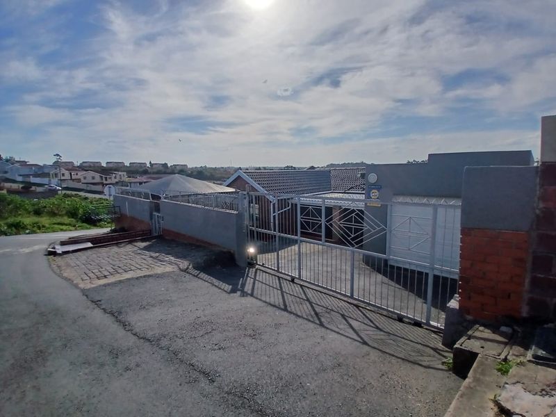 Serene Haven in Gompo East London: A Secure and Stylish Home - Photo 4