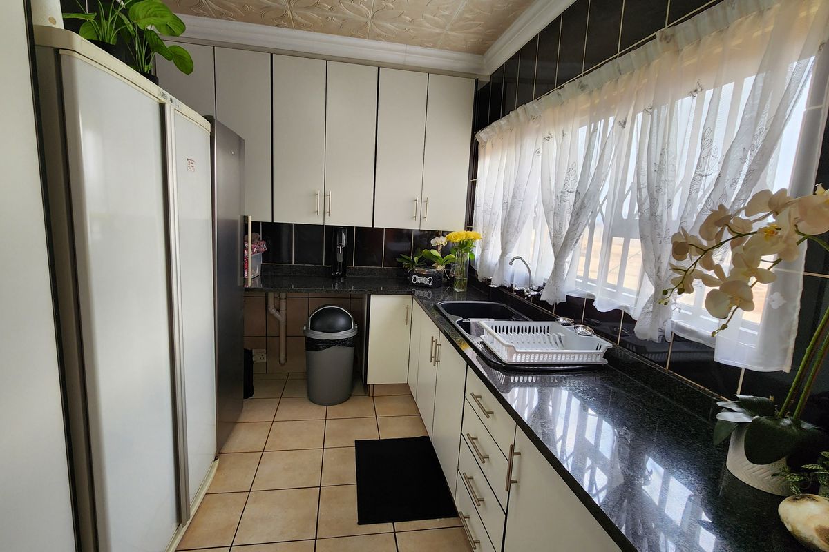 Escape to this stunning small holding a tranquil oasis exceptional craftmanship and luxurious finish - Photo 5