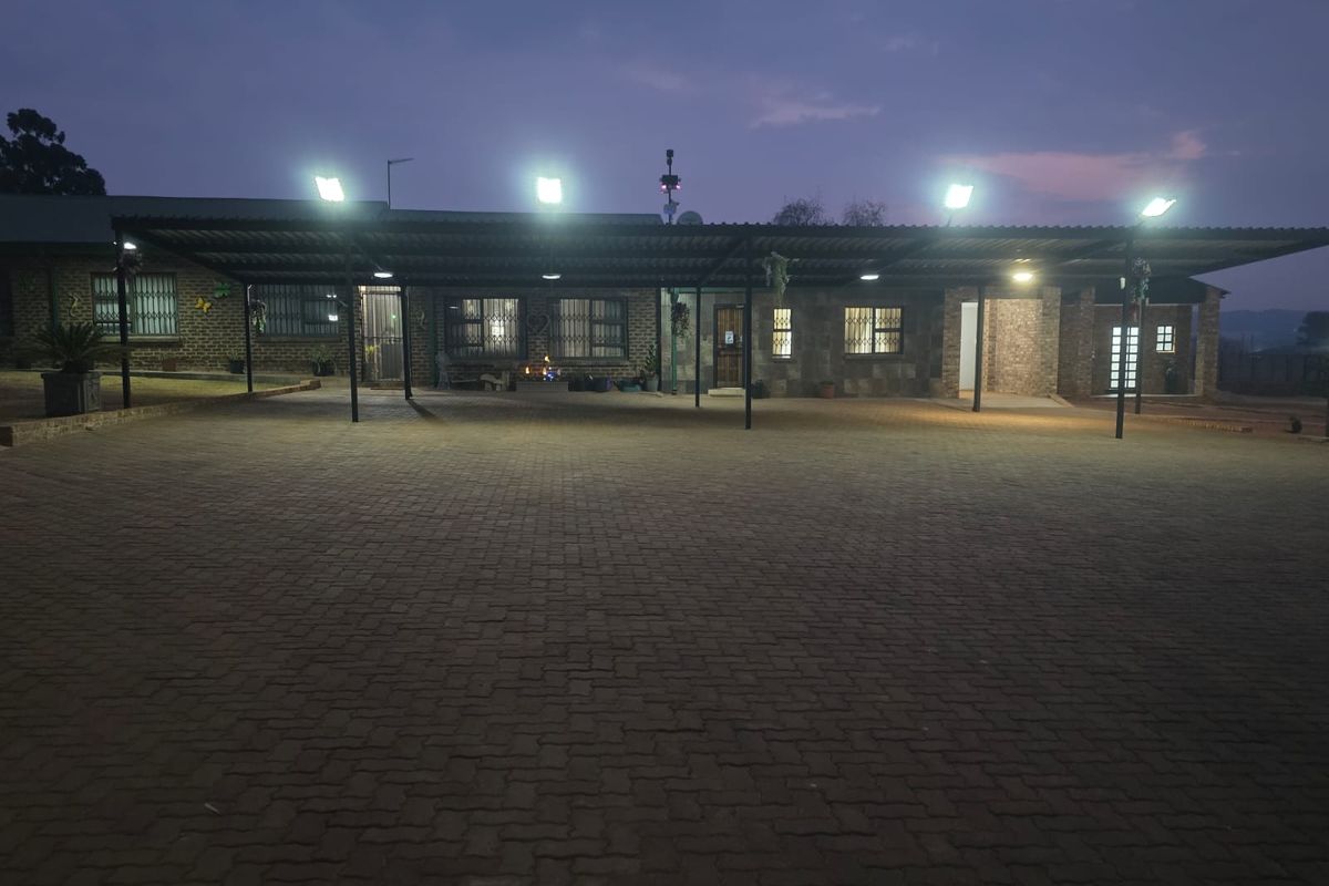 Escape to this stunning small holding a tranquil oasis exceptional craftmanship and luxurious finish - Photo 2