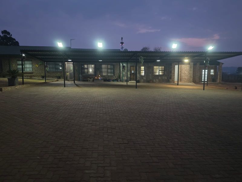 Escape to this stunning small holding a tranquil oasis exceptional craftmanship and luxurious finish - Photo 2