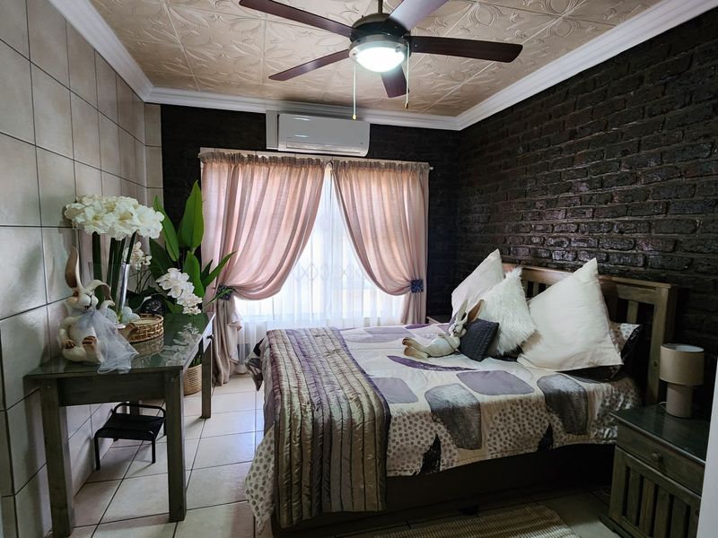 Escape to this stunning small holding a tranquil oasis exceptional craftmanship and luxurious finish - Photo 10