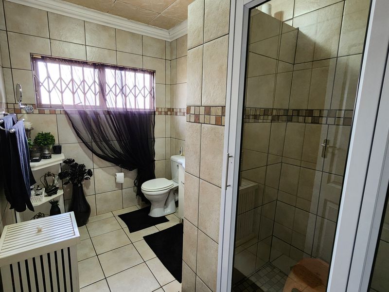 Escape to this stunning small holding a tranquil oasis exceptional craftmanship and luxurious finish - Photo 9