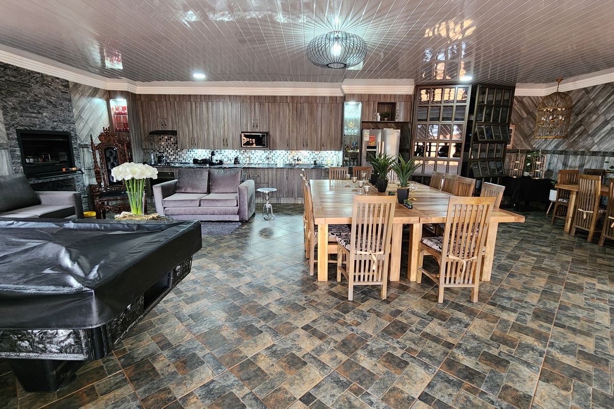 Escape to this stunning small holding a tranquil oasis exceptional craftmanship and luxurious finish - Photo 3