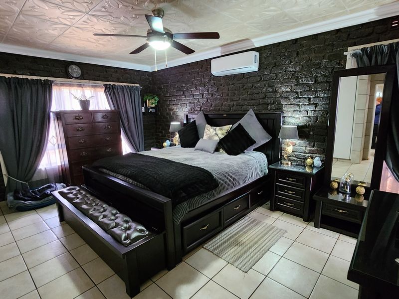 Escape to this stunning small holding a tranquil oasis exceptional craftmanship and luxurious finish - Photo 8