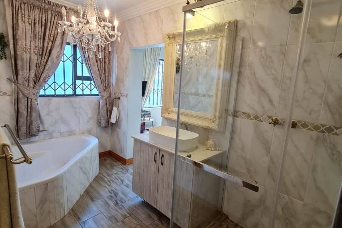 Spacious 5-Bedroom Home with River Views, Solar, and Top Security Features - Photo 3