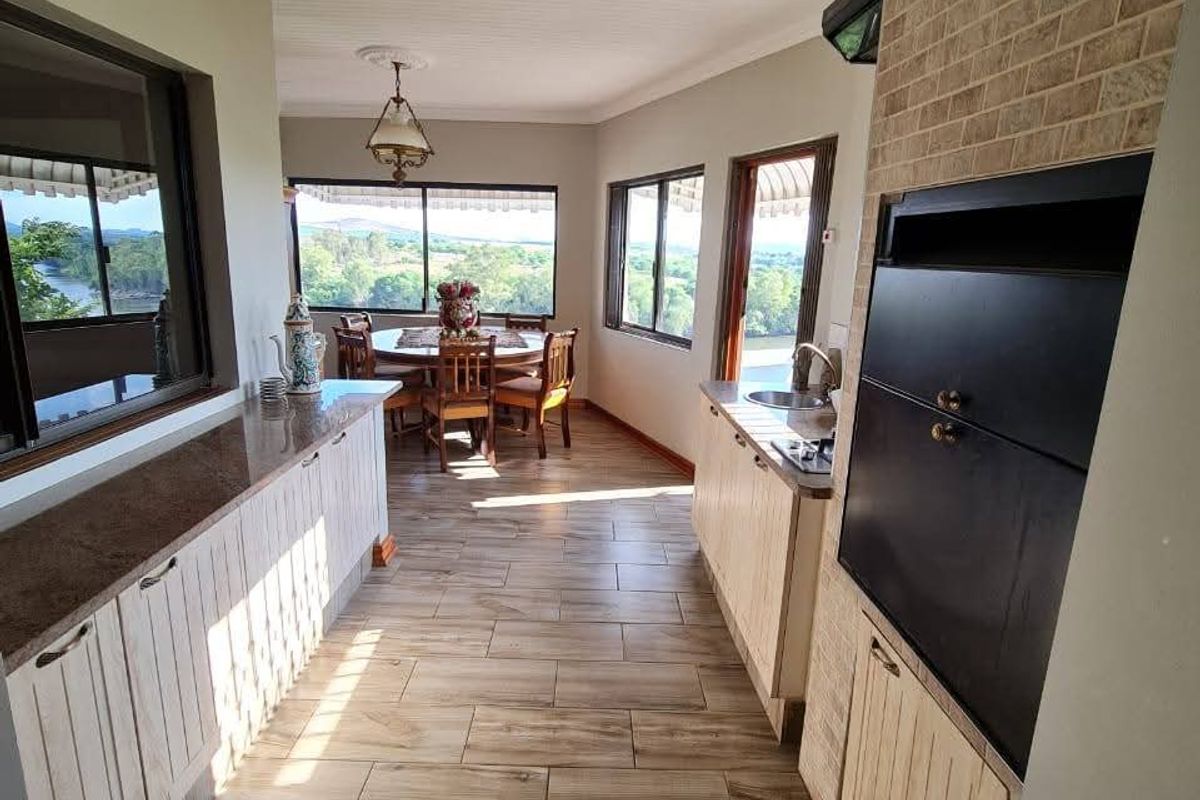 Spacious 5-Bedroom Home with River Views, Solar, and Top Security Features - Photo 4