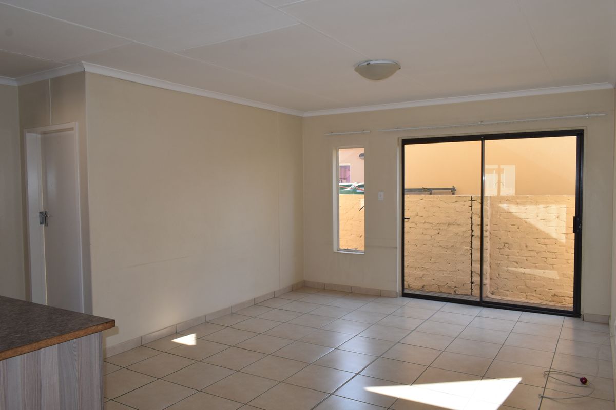 Open to Public - Photo 5