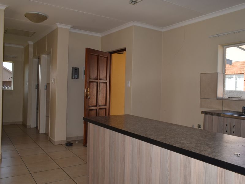 Open to Public - Photo 9