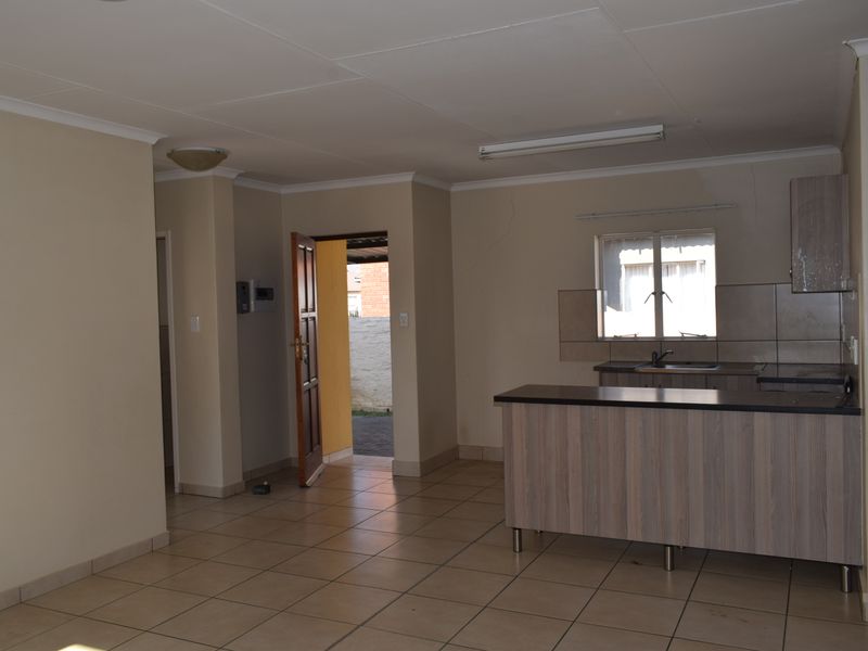 Open to Public - Photo 10