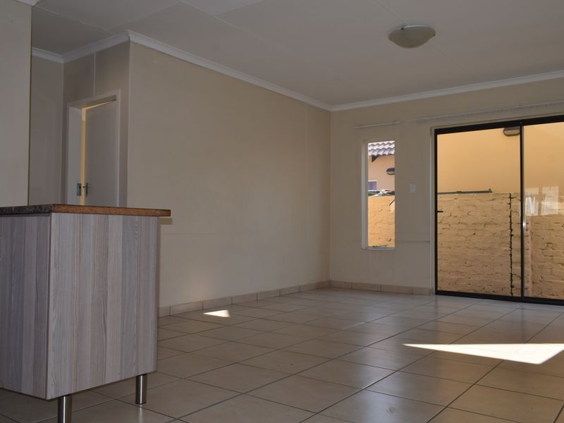 Open to Public - Photo 7