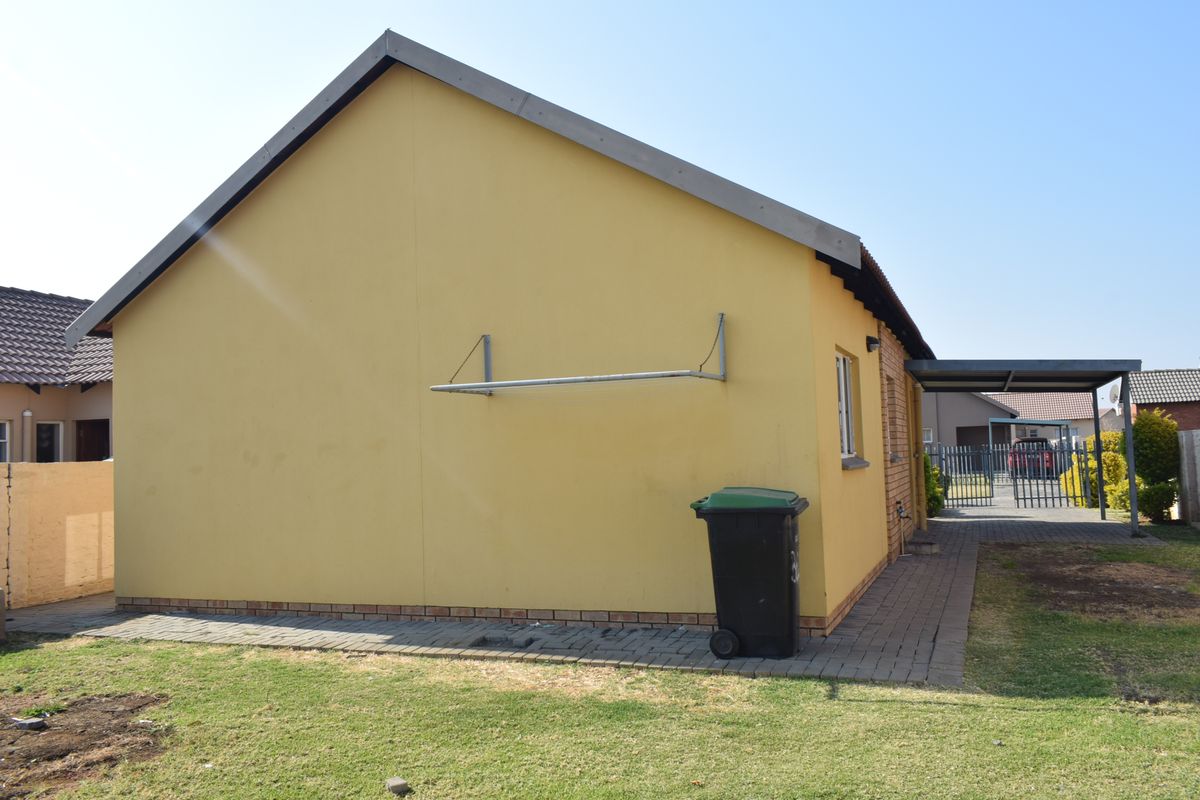 Open to Public - Photo 4