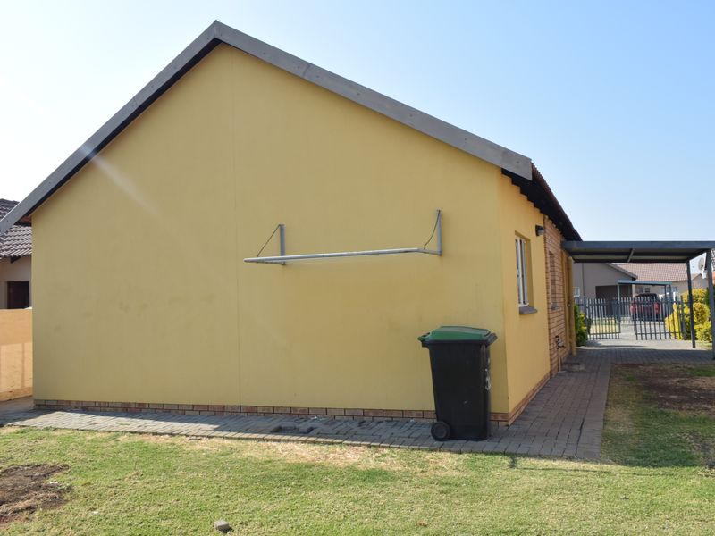 Open to Public - Photo 4