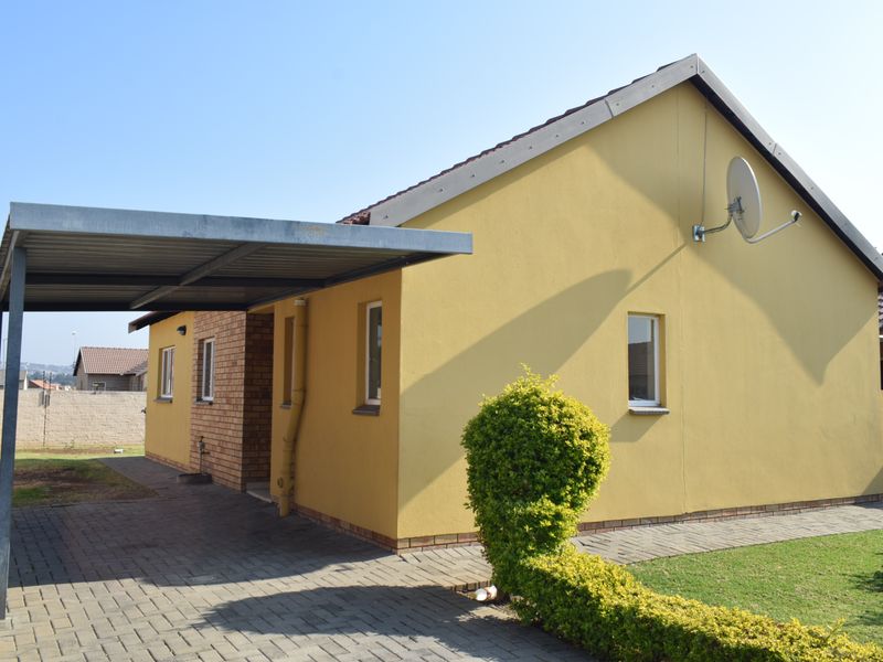 Open to Public - Photo 2