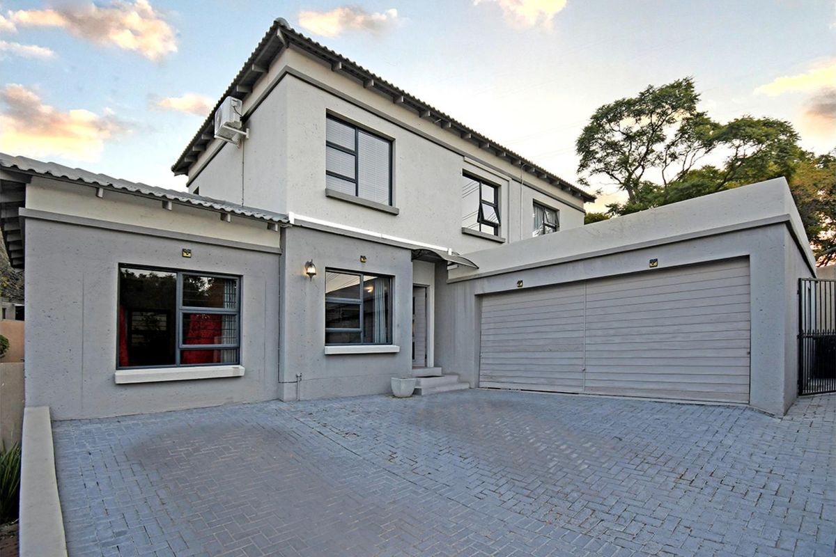 A Garden Like No Other – Spacious 3-Bedroom Townhouse in the Heart of Magaliessig - Photo 2