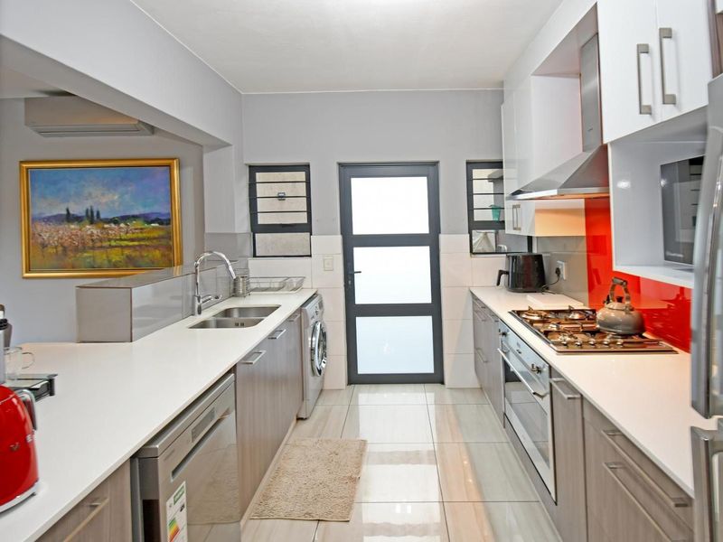 A Garden Like No Other – Spacious 3-Bedroom Townhouse in the Heart of Magaliessig - Photo 4