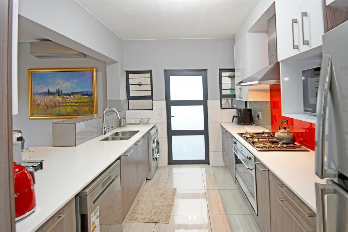 A Garden Like No Other – Spacious 3-Bedroom Townhouse in the Heart of Magaliessig - Photo 4