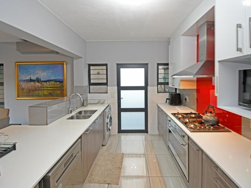 A Garden Like No Other – Spacious 3-Bedroom Townhouse in the Heart of Magaliessig - Photo 3