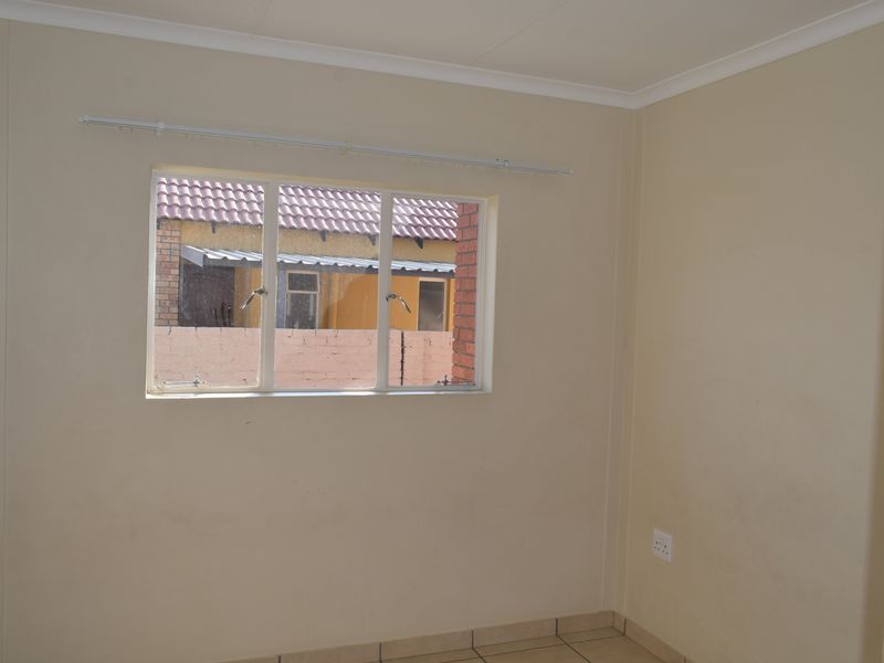 Open to Public - Photo 8