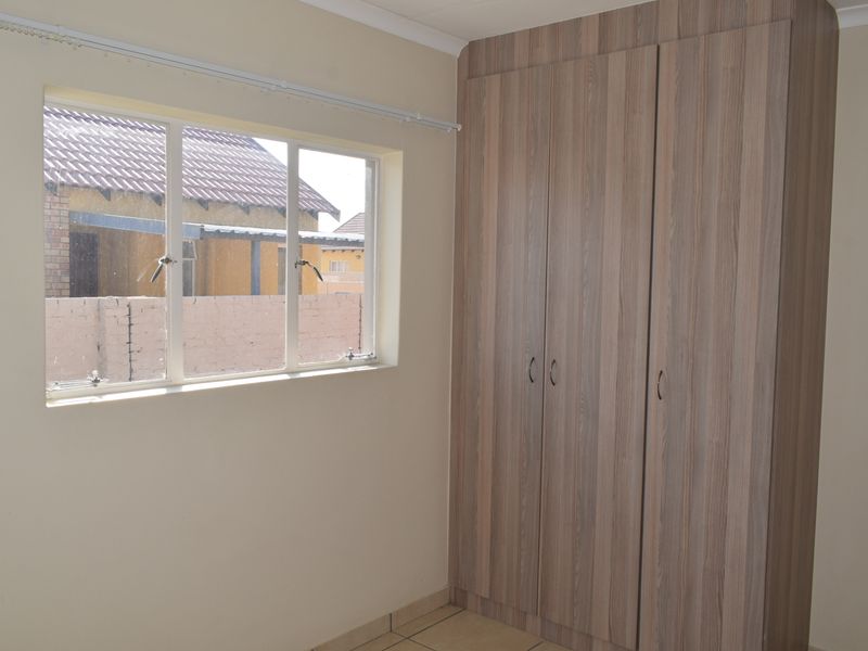 Open to Public - Photo 7