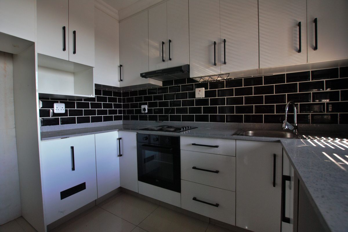 Modern Coastal Gem – Renovated 2-Bedroom Flat with Sea Views in Scottburgh - Photo 4